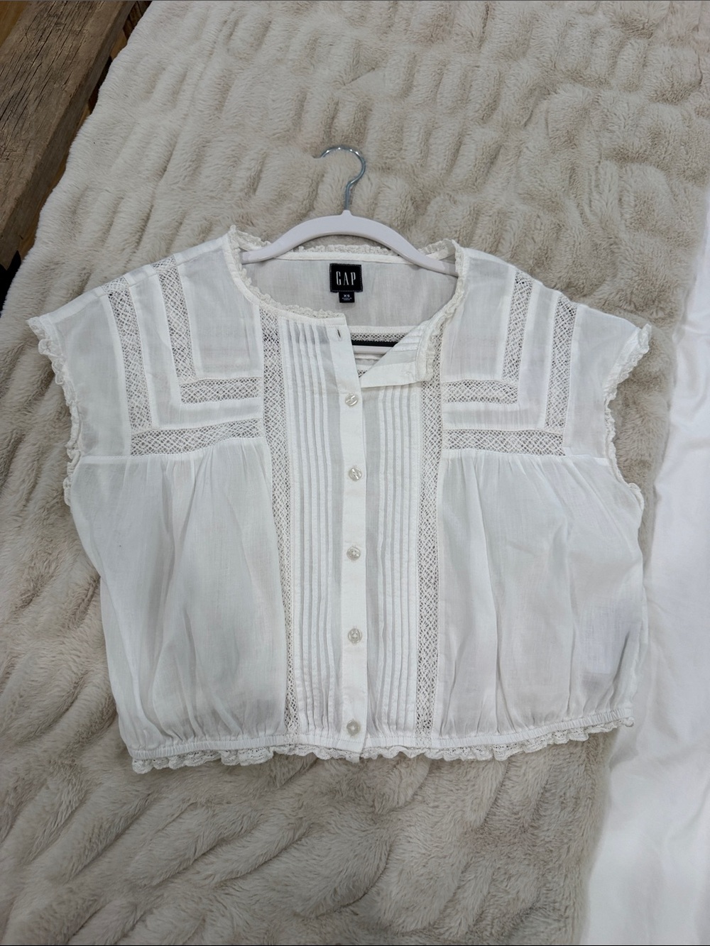 GAP White Lace-Paneled Button Front Blouse